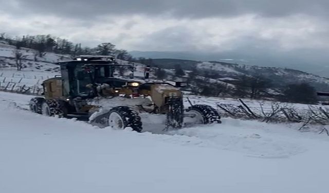 Yenice'de kardan kapanan 20 köy yolu ulaşıma açıldı