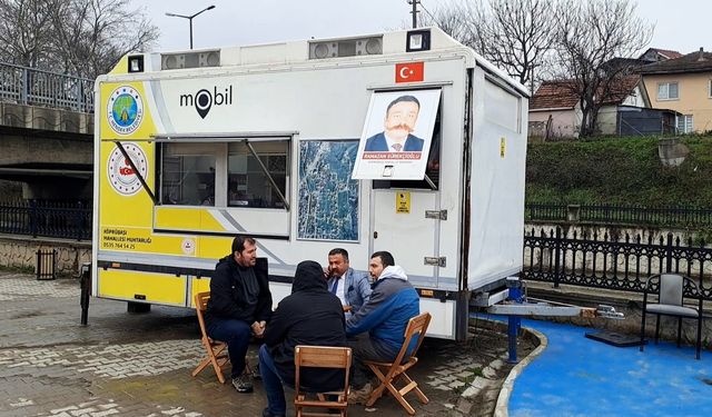 Karavanlı seyyar muhtar, hizmeti ayağa kadar götürüyor (VİDEO)