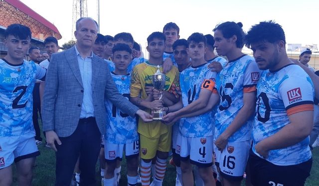 Çanakkale’de U17 Ligi'nde şampiyon Arslanca Spor oldu