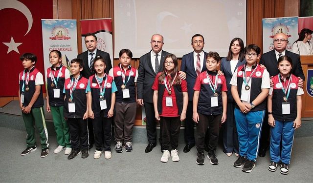 Çanakkale’de genç denetçiler madalyalarını aldı