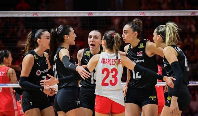 A Milli Kadın Voleybol Takımı'ndan 4'te 4