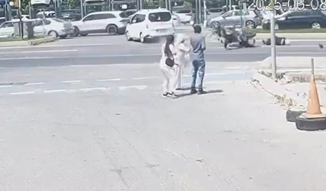 İki polisin yaralandığı kaza kamerada (Video)