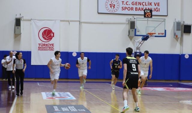 Basketbol 2. Ligi'nde şampiyon Arel Üniversitesi oldu