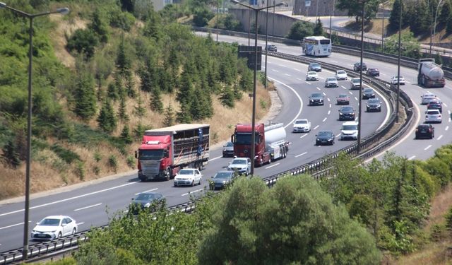 Bayram tatili dönüşünde TEM otoyolu trafiğinde son durum (Video)