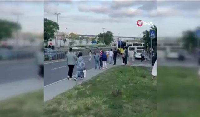 Otobüsü yolcuların üzerine sürdü: O anlar kamerada (Video)