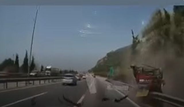 Bariyerlere girip takla attı: 7 yaralı (Video)