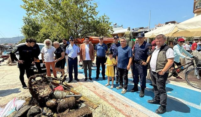 Küçükkuyu’da öğrenciler ödüllendirildi, deniz altı temizlendi