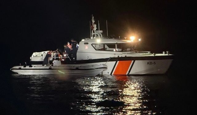 Çanakkale’de 18 kaçak göçmen ile 1 insan kaçakçısı yakalandı