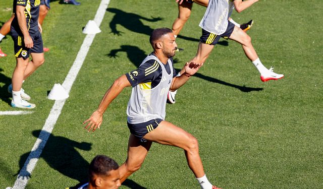 Fenerbahçe, yeni sezon hazırlıklarını akşam idmanıyla sürdürdü