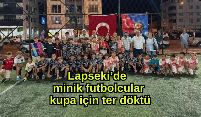 Lapseki’de minik futbolcular kupa için ter döktü