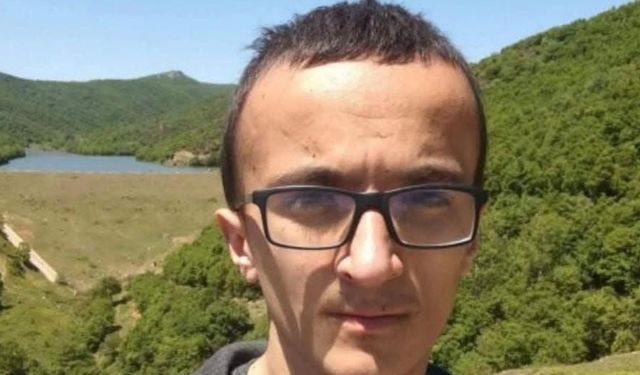 Başı çekyatın altına sıkışmış halde ölü bulundu