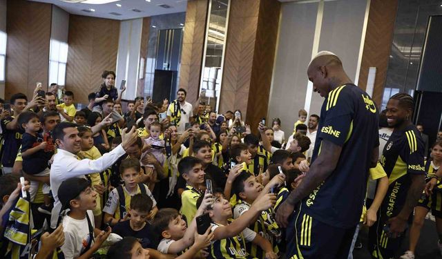 Fenerbahçeli futbolcular, Ankara’da çocuklarla buluştu