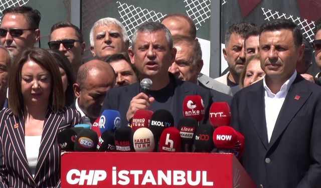 CHP Genel Başkanı Özel, partisinin İstanbul İl Başkanlığını ziyaret etti (Video)