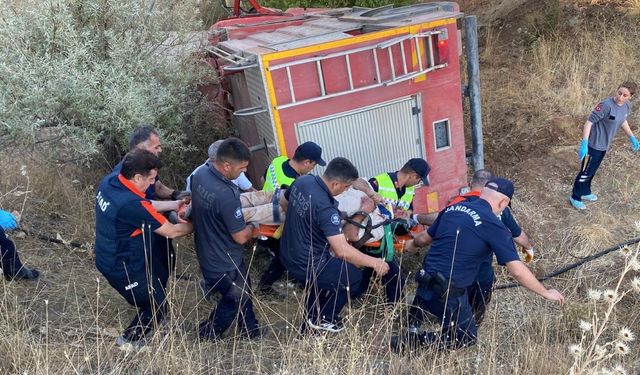 Yangına giden itfaiye aracı şarampole yuvarlandı yaralılar var
