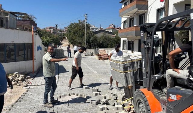 Ayvacık’ta bozulan yollarda yenileme çalışmaları sürüyor