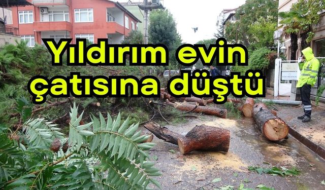 Yıldırım evin çatısına düştü (Video)