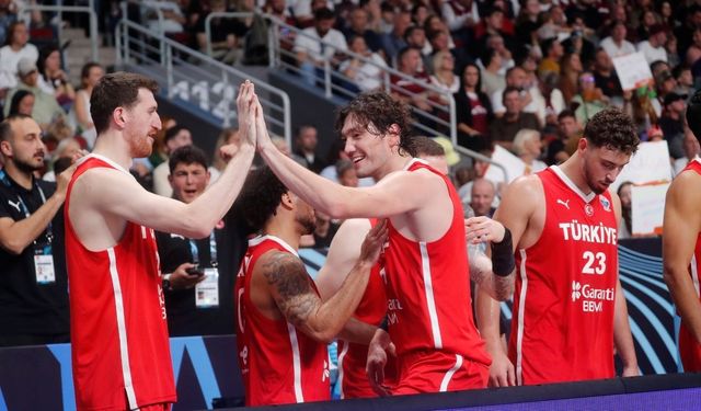 A Milli Erkek Basketbol Takımı, son 16 turunda İsveç ile karşılaşacak