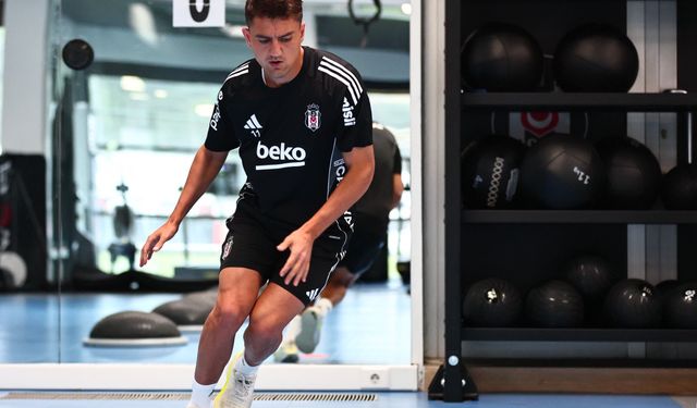 Beşiktaş günün ilk idmanında salonda çalıştı