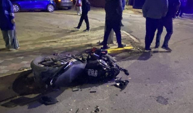 İş makinesi ile çarpışan motosikletli ağır yaralandı