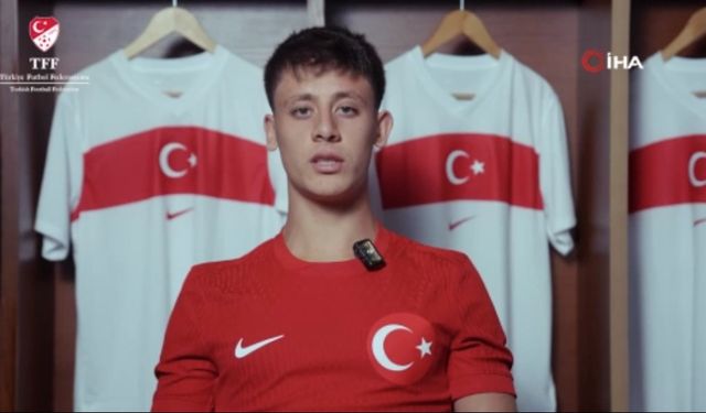 Erkek ve kadın milli futbolculardan 29 Ekim Cumhuriyet Bayramı kutlaması
