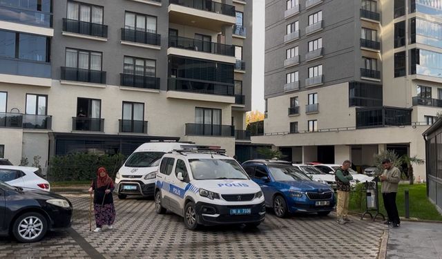 Hava almak için çıktığı camdan düşen genç hayatını kaybetti (Video)