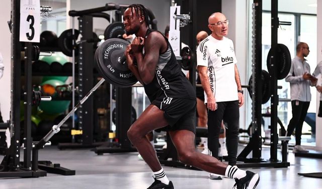 Beşiktaş günün ilk çalışmasını salonda yaptı