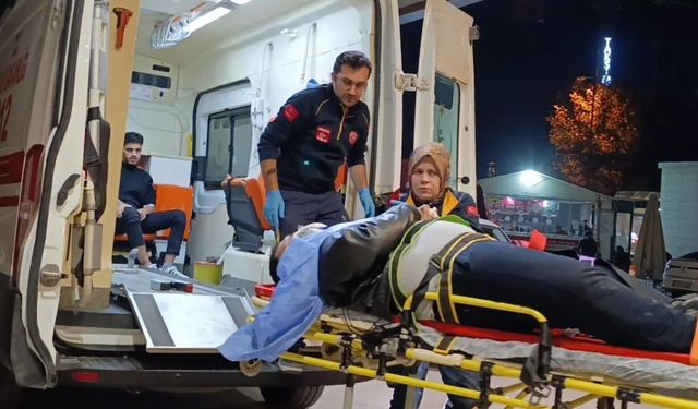 Kontrolden çıkan otomobil ağaca çarptı