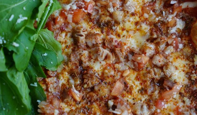 Balıkesir'den dünyaya yeni lezzet: Kokoreçli pizza (Video)