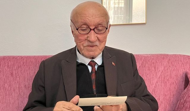 Çanakkale Öğretmen Okulu'ndan mezun olan Mustafa Hoca, Öğretmenler Günü'nü ilk günkü heyecanla bekliyor