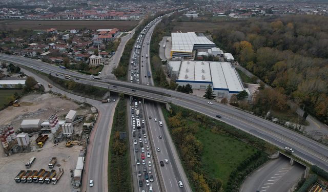 Kilometrelerce araç kuyruğu oluştu