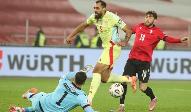 İspanya 5'te 5 yaptı