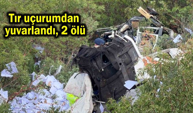 Tır uçurumdan yuvarlandı, 2 ölü