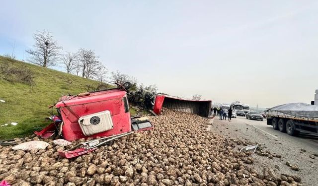 Tır kazasında ölü ve yaralılar var