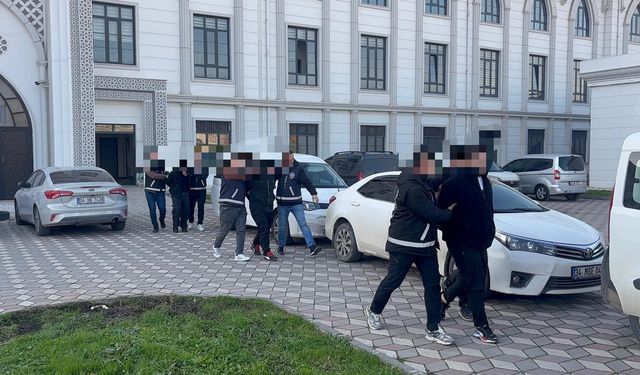 Futbolcunun aralarında bulunduğu 3 kişiyi silahla yaralayan 2 şüpheli tutuklandı