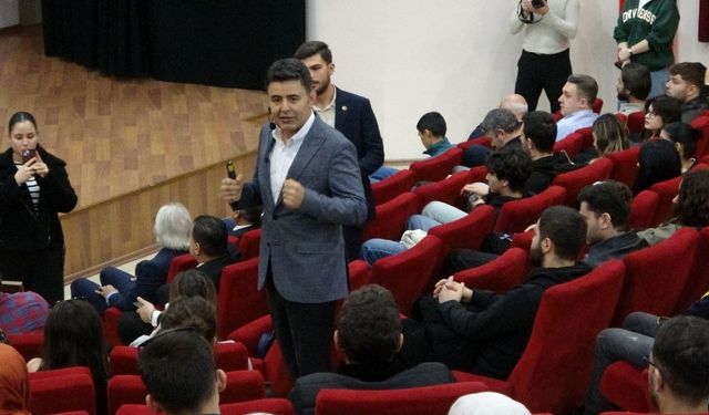 Bakan Yardımcısı Boyraz, UFest Çanakkale'de gençlerle buluştu