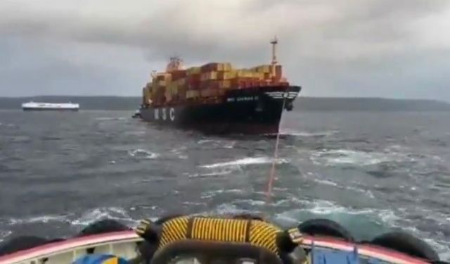 Çanakkale Boğazı’nda konteyner gemisi makine arızası yaptı