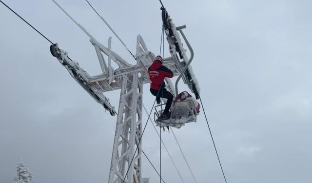 Uludağ'da 40 tatilci mahsur kaldı (Video)