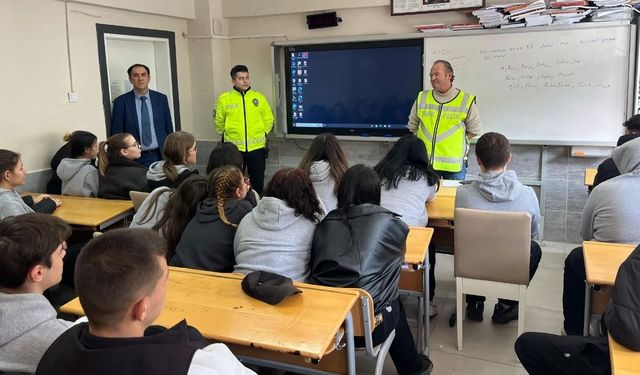 Çan Emniyeti'nden 442 öğrenciye güvenli sürüş eğitimi