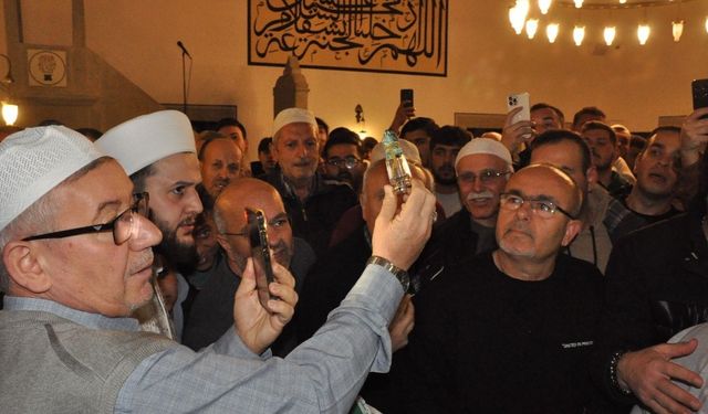 Sakal-ı Şerif tarihi camide ziyarete açıldı