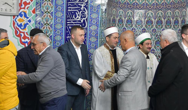 Ezine’de namaz sonrası bayramlaşma