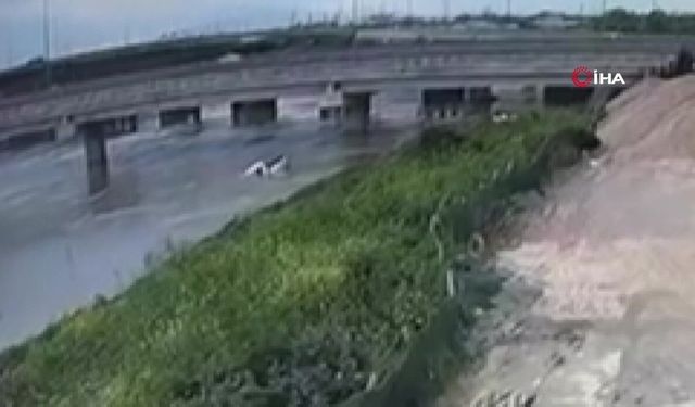 Akıntıya kapılan araçtaki sürücünün cansız bedeni bulundu (Video)