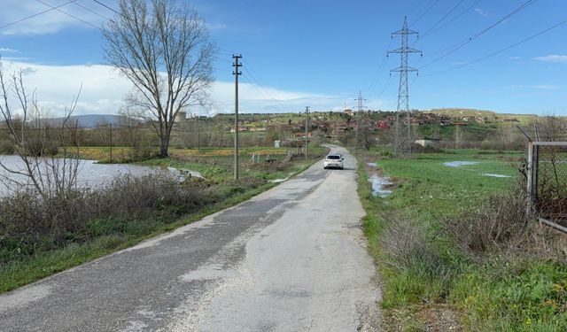 Çanakkale'de taşkın nedeniyle kapanan köy yolu ulaşıma açıldı