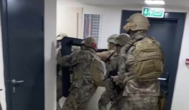 15 yıl hapis cezasıyla aranıyordu: Sahte avukat kimlikleriyle yakalandı