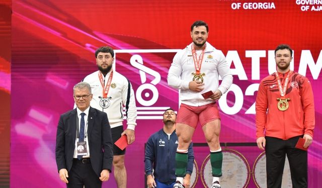 Hakan Şükrü Kurnaz, koparmada bronz kazandı