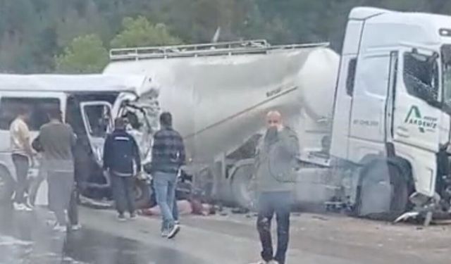 Son Dakika: Isparta-Antalya karayolunda feci kaza: 7 ölü