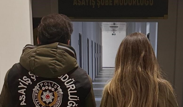 Başkasına ait kredi kartını 35 kez kullandı, sahte kimlikle yakalandı