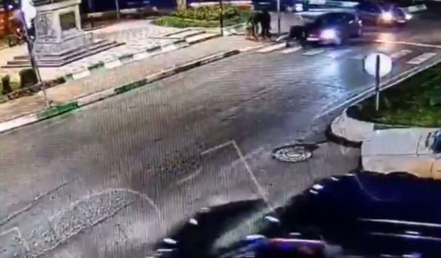 Otomobilin yayaya çarpma anı güvenlik kamerasında: 1 ölü (Video)