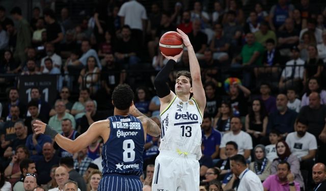 Fenerbahçe final şansını bir sonraki maça bıraktı