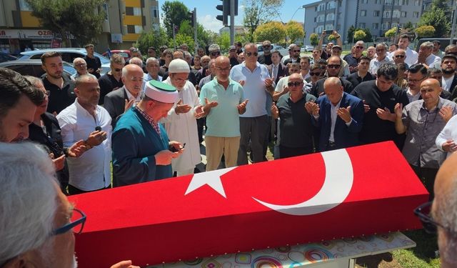 Eski milletvekili ve belediye başkanı toprağa verildi (Video)
