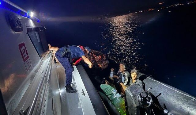 Çanakkale açıklarında 14 kişi yakalandı